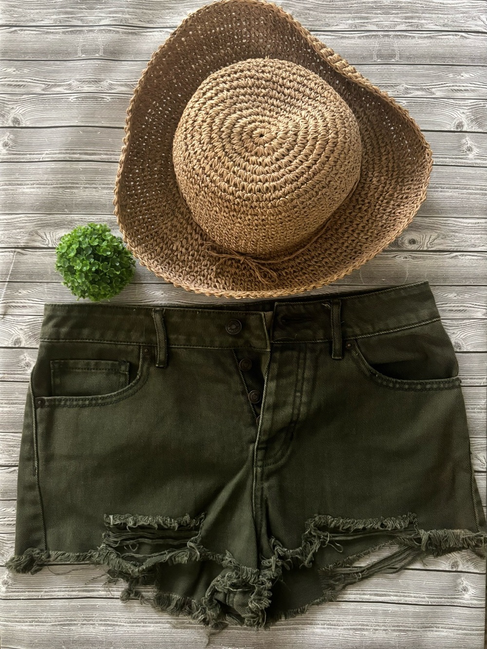Mid-Rise Olive Green Distressed Denim Shorts size 28